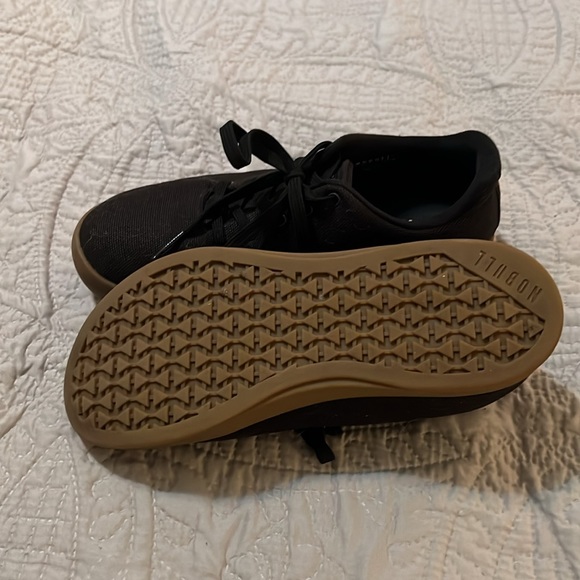 No bulls canvans size 9 - Picture 4 of 4